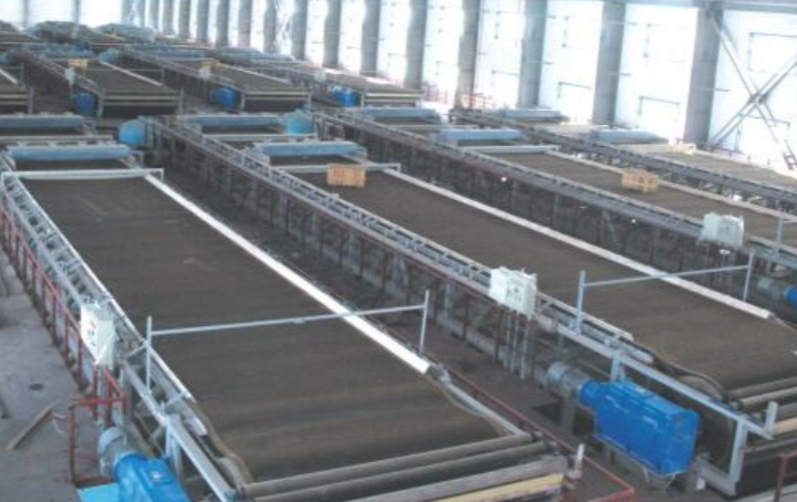 고무 컨베이어 벨트란 무엇이며 산업에서 어떻게 작동합니까?